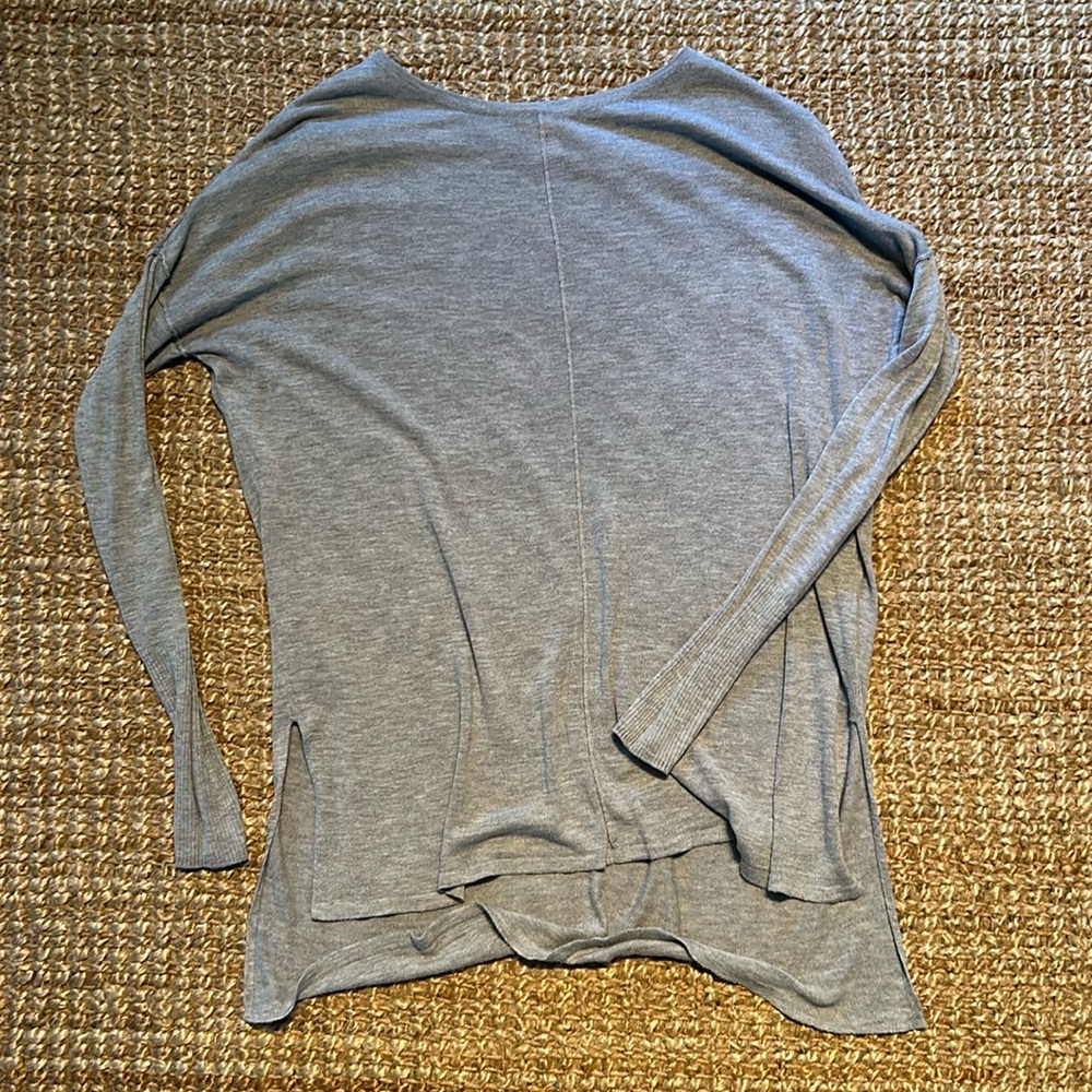 H&M grey long sleeve sweater. Lightweight. Slits on the sides. Size XS
